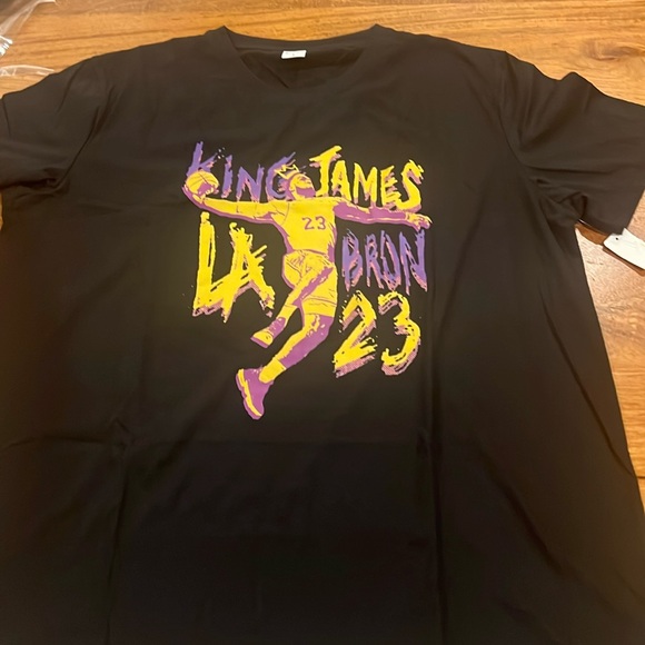 LeBron James T-Shirt - Picture 1 of 3